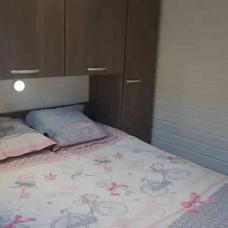 Le Pixien C 15 Min Charleville Nyaraló Poix-Terron