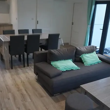 Le Pixien C 15 Min Charleville Nyaraló